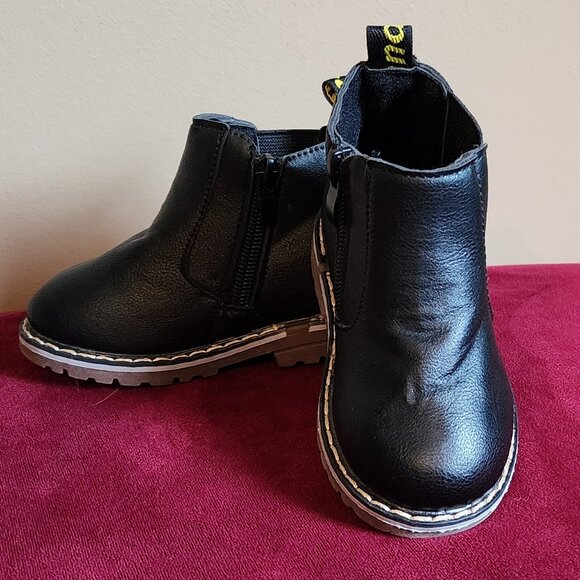 Chelsea Leather Boots Side Zip Flat with Elastic Side Tabs Sizing EU 22 US 6 - Picture 1 of 9